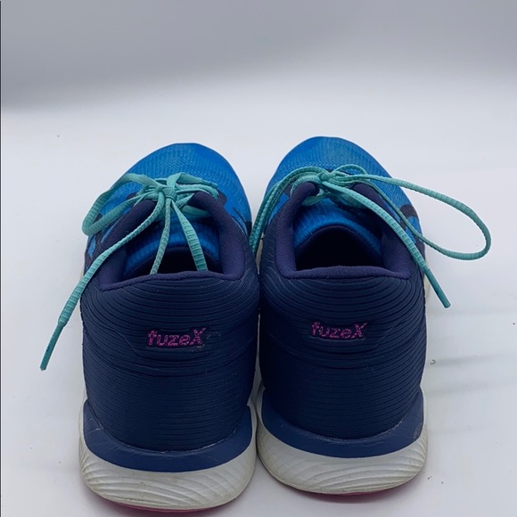 ASICS women fuze x gel shoe. Size 9 - Picture 3 of 6